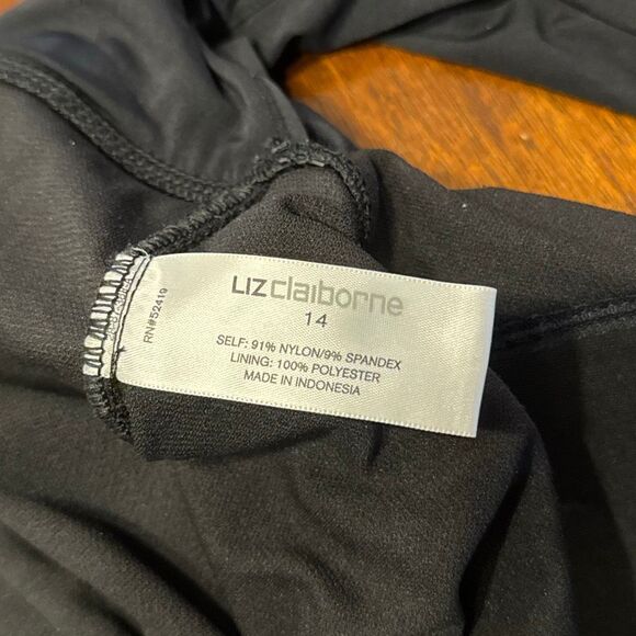 Liz Claiborne Black Ruched One Piece Swimsuit Women’s US 14 - Picture 6 of 9